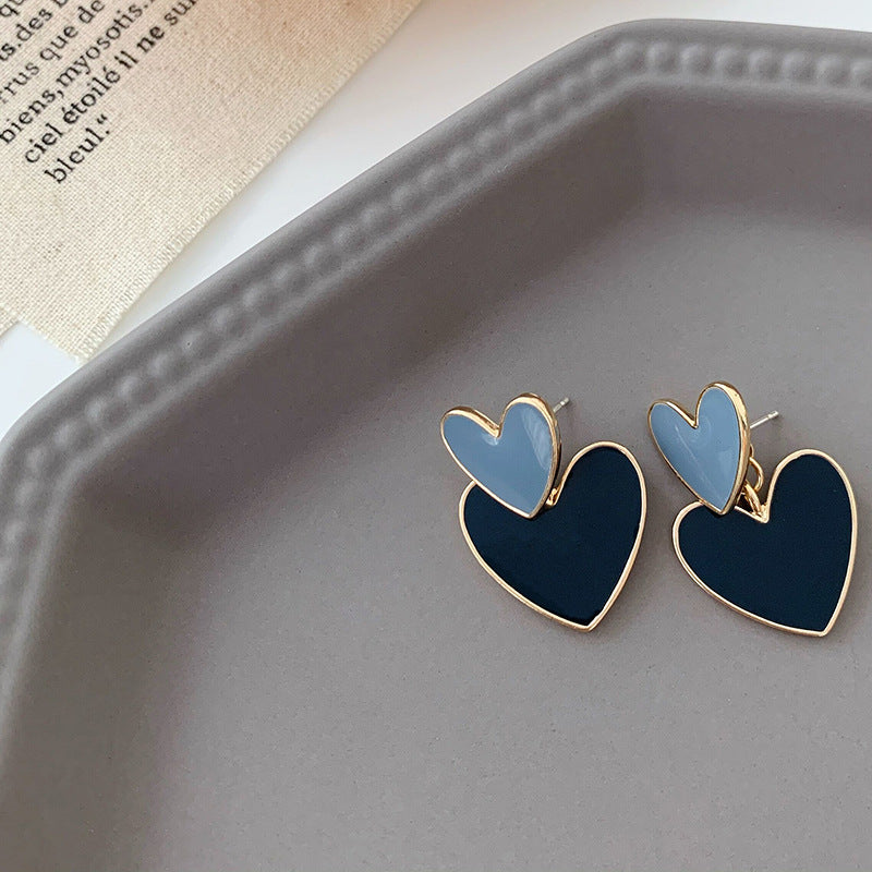 Pendientes colgantes de mujer esmaltados de aleación con forma de corazón lindo