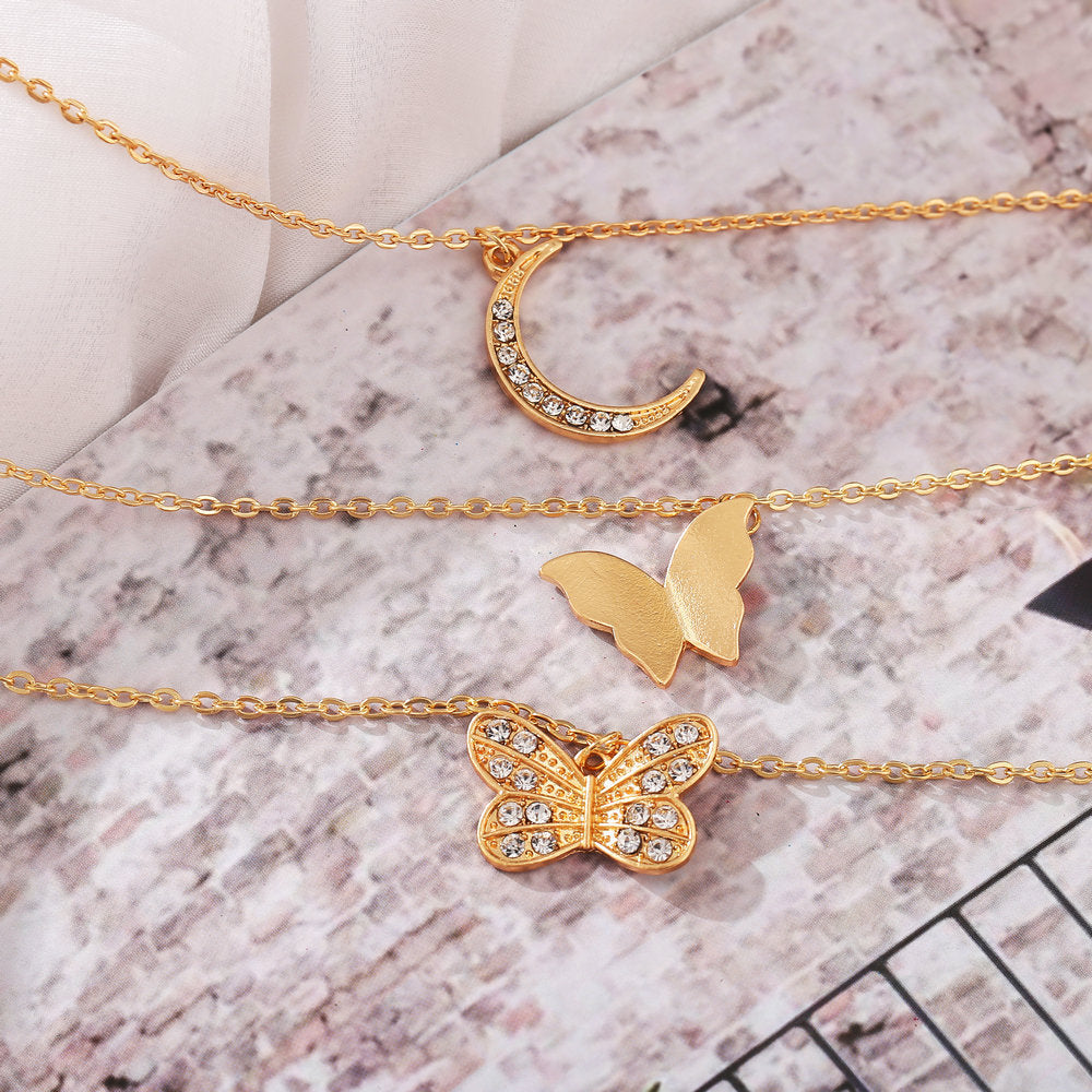 collar de tres capas de aleación simple creativo con mariposa de diamantes de imitación con incrustaciones