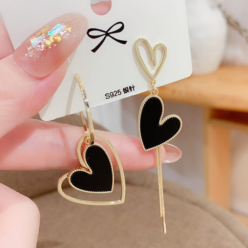 Pendientes de amor con borlas asimétricas