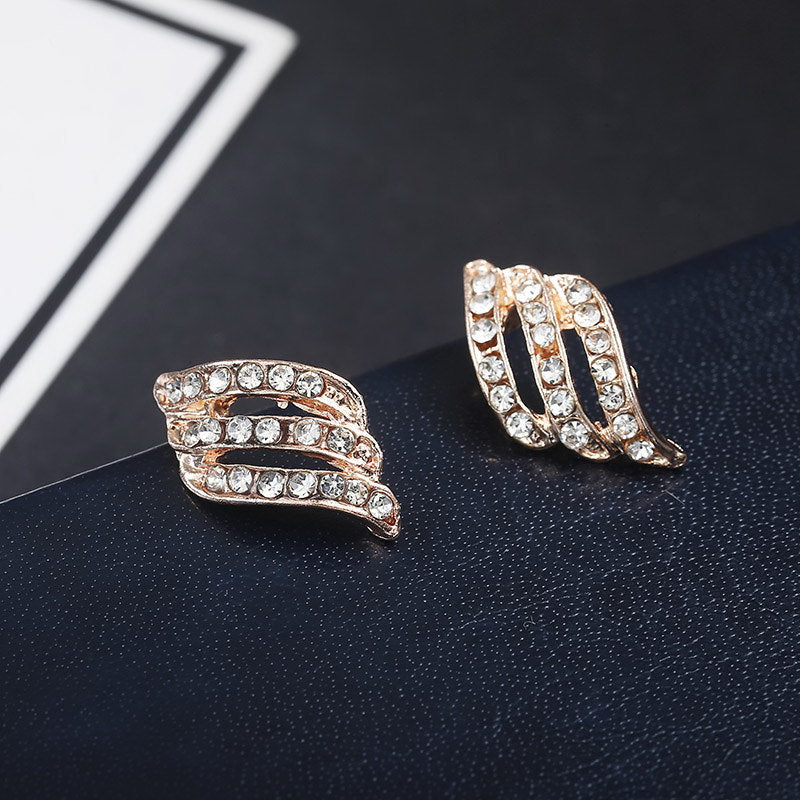 Pendientes colgantes de hojas asimétricas con corazón de cristal