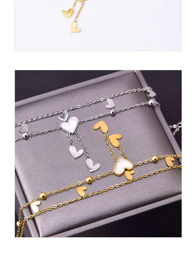 Tobillera de mujer con incrustaciones de acero y titanio con forma de corazón dulce