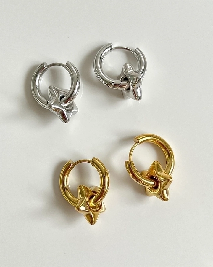 Pendientes de aro chapados en oro de 18K con forma de corazón de pentagrama de estilo clásico lindo e informal ahuecados Acero inoxidable 304 Acero de titanio
