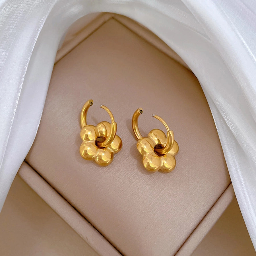Pendientes de acero de titanio con flores de estilo clásico y estilo simple