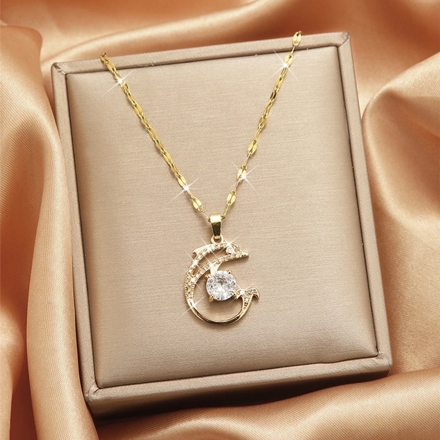Collar con colgante chapado en oro con incrustaciones de acero de titanio y flor en forma de corazón