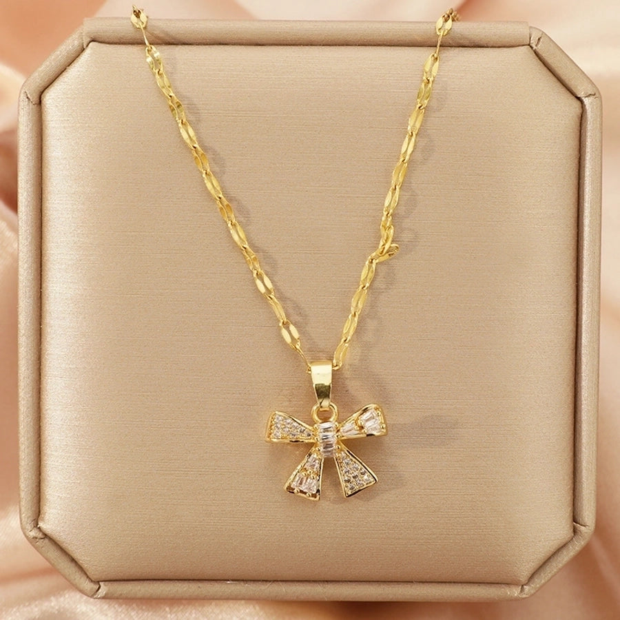 Collar con colgante chapado en oro con incrustaciones de acero de titanio y flor en forma de corazón