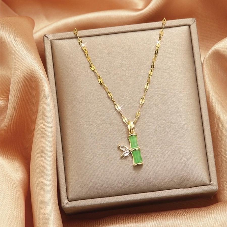 Collar con colgante chapado en oro con incrustaciones de acero de titanio y flor en forma de corazón