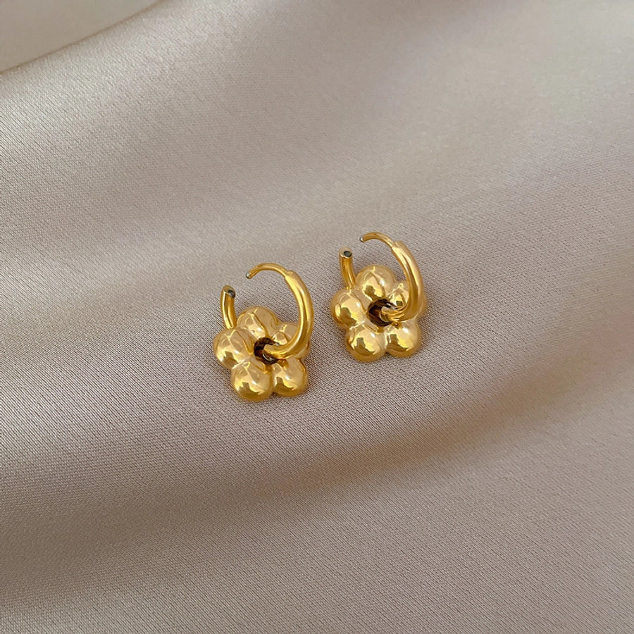 Pendientes de acero de titanio con flores de estilo clásico y estilo simple