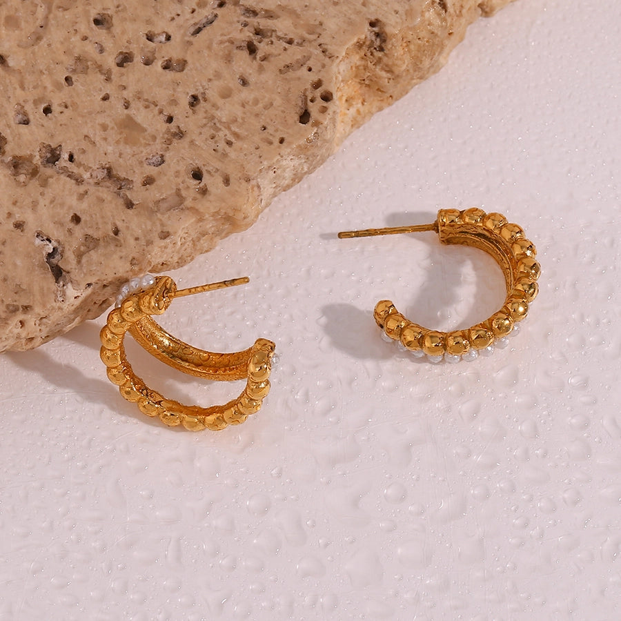 Pendientes chapados en oro de 18K con perlas artificiales de acero inoxidable 304 con incrustaciones de revestimiento en forma de C de estilo moderno
