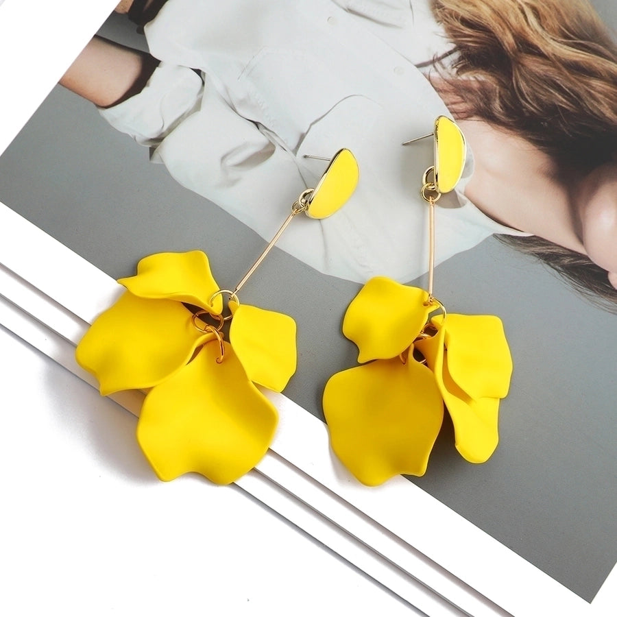 Pendientes colgantes acrílicos con revestimiento de flores de moda