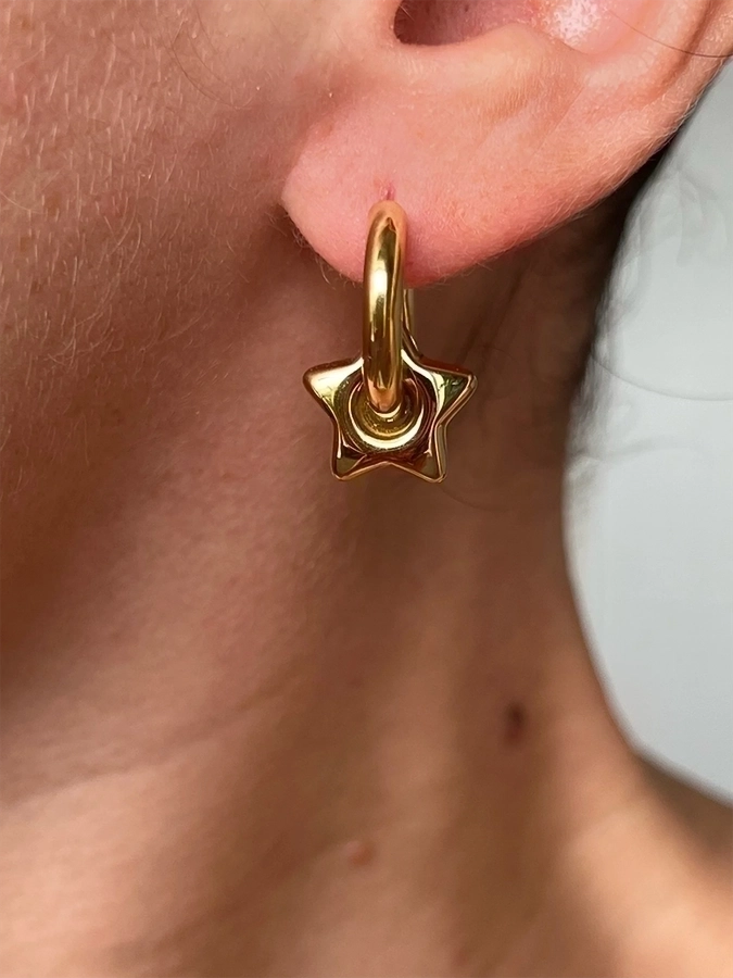 Pendientes de aro chapados en oro de 18K con forma de corazón de pentagrama de estilo clásico lindo e informal ahuecados Acero inoxidable 304 Acero de titanio