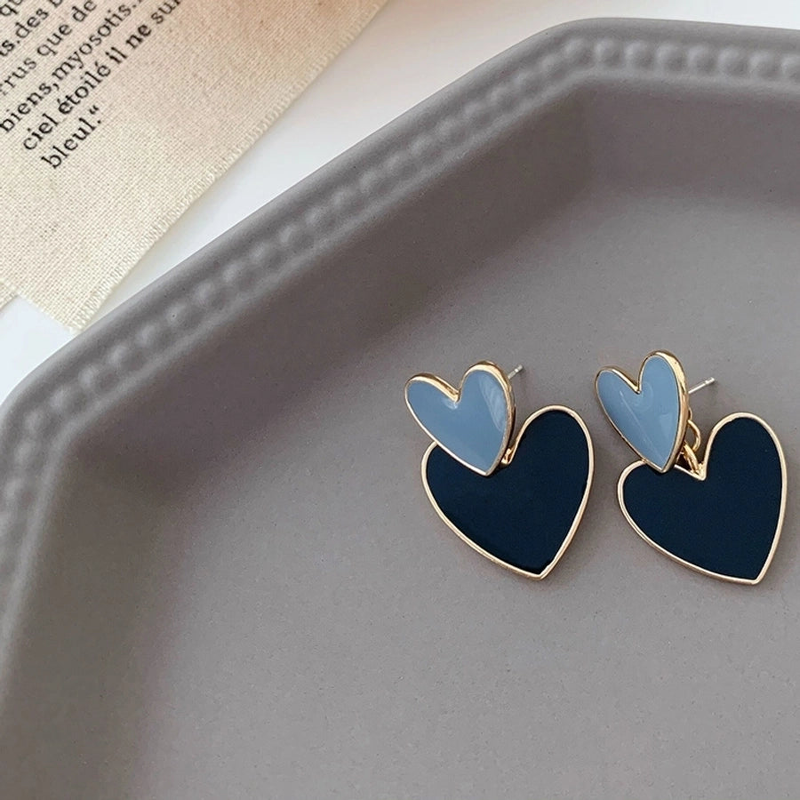 Pendientes colgantes de mujer esmaltados de aleación con forma de corazón lindo