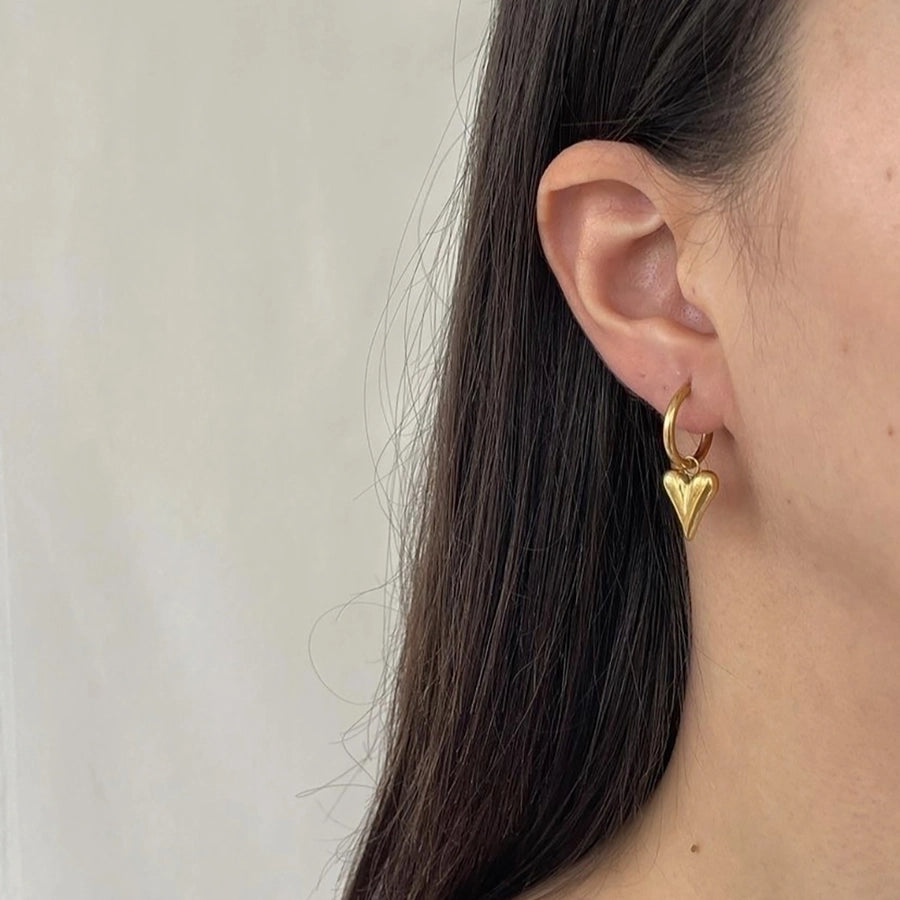 Pendientes de aro chapados en oro de 18K con forma de corazón de pentagrama de estilo clásico lindo e informal ahuecados Acero inoxidable 304 Acero de titanio