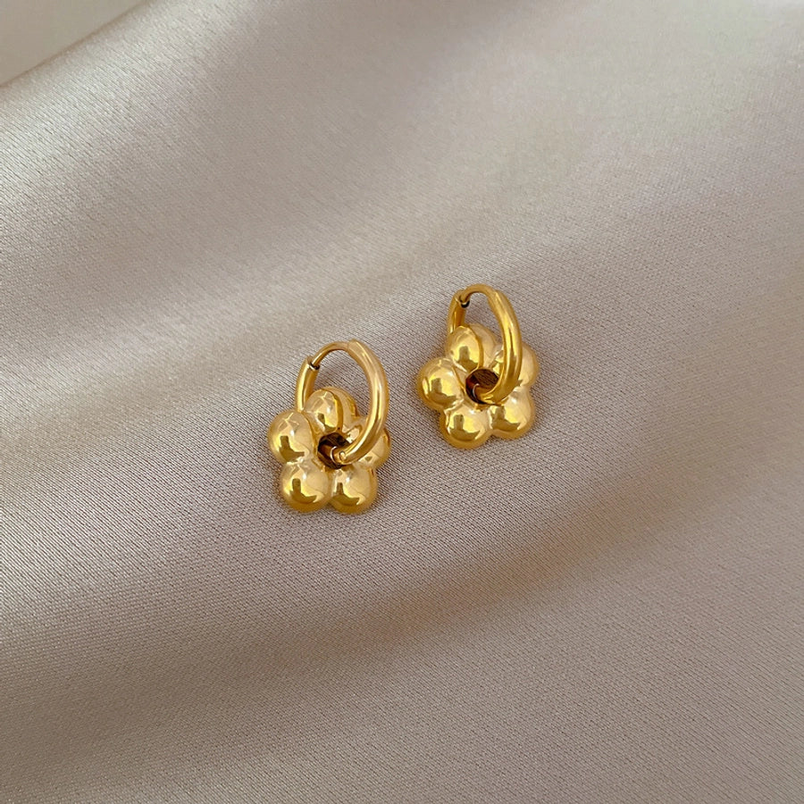 Pendientes de acero de titanio con flores de estilo clásico y estilo simple