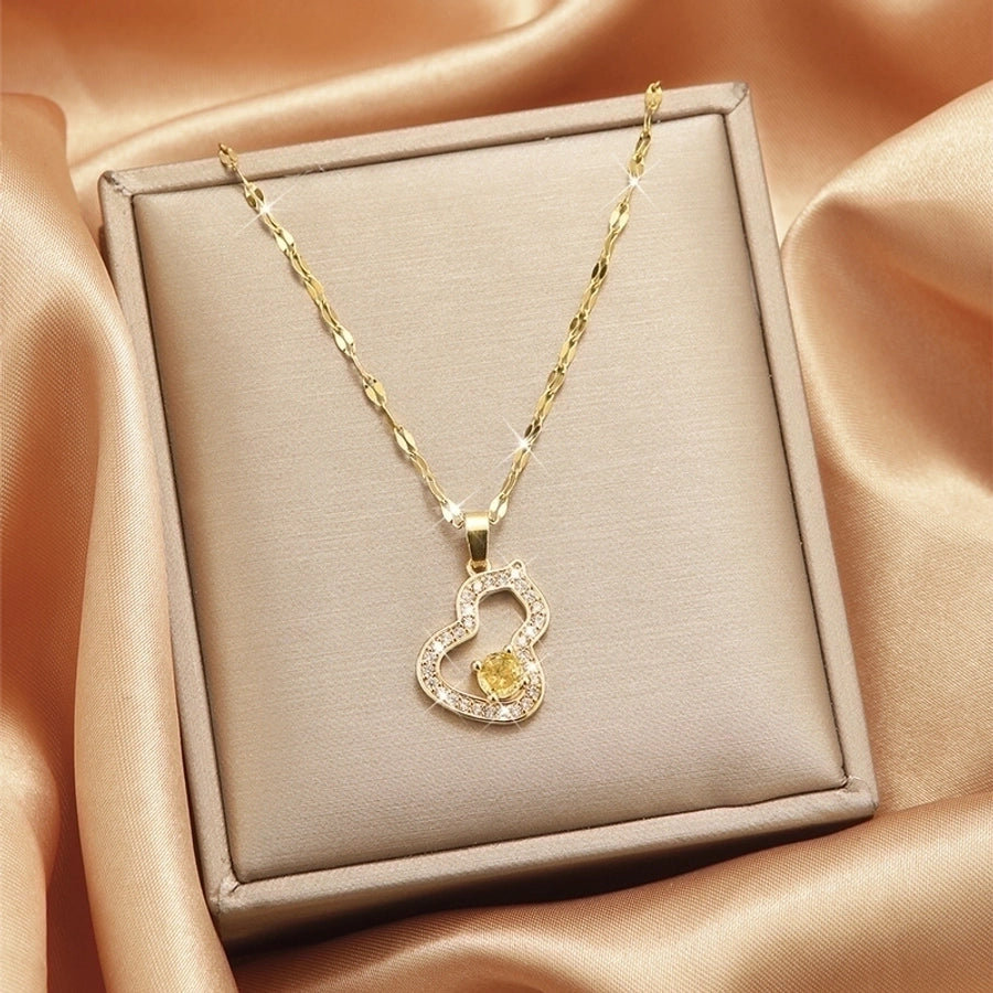 Collar con colgante chapado en oro con incrustaciones de acero de titanio y flor en forma de corazón