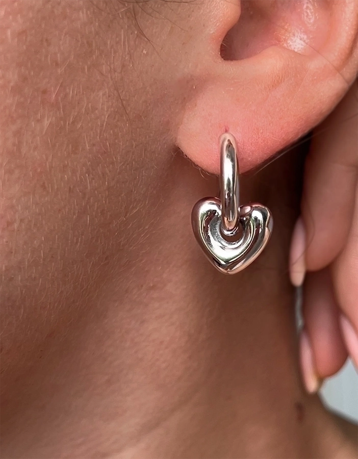 Pendientes de aro chapados en oro de 18K con forma de corazón de pentagrama de estilo clásico lindo e informal ahuecados Acero inoxidable 304 Acero de titanio