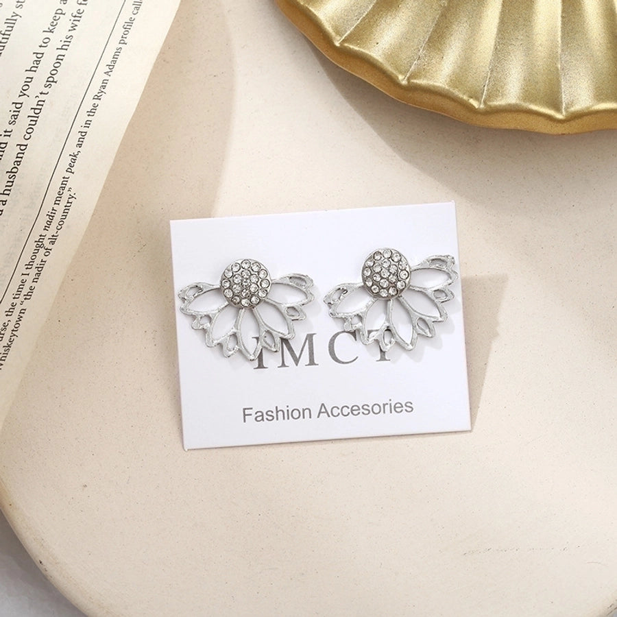 Pendientes colgantes de hojas asimétricas con corazón de cristal