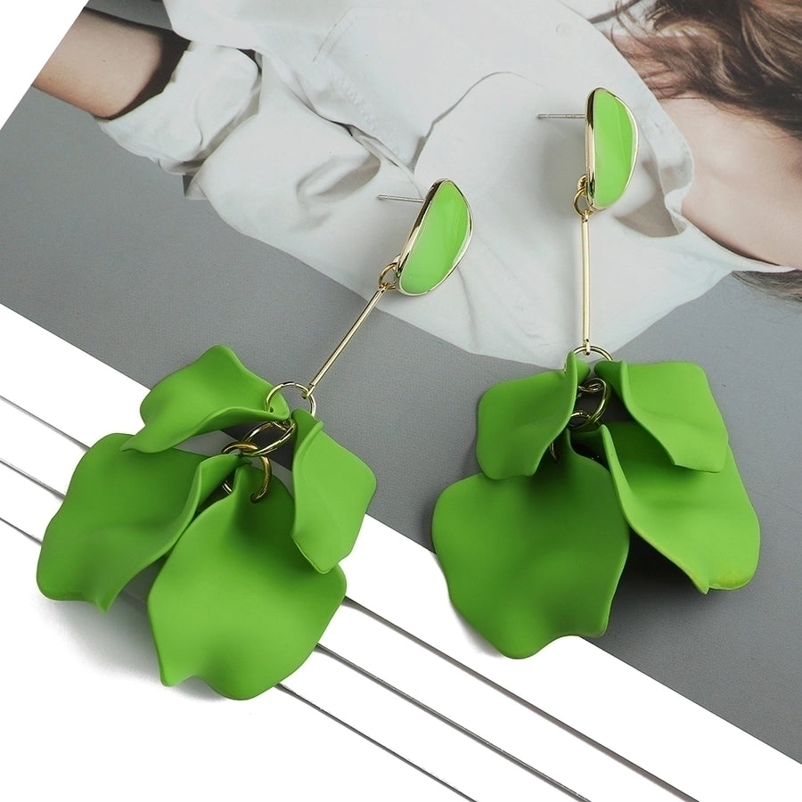 Pendientes colgantes acrílicos con revestimiento de flores de moda
