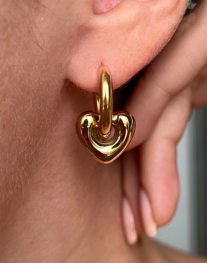 Pendientes de aro chapados en oro de 18K con forma de corazón de pentagrama de estilo clásico lindo e informal ahuecados Acero inoxidable 304 Acero de titanio