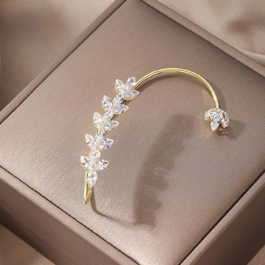 Clips para las orejas con incrustaciones de diamantes artificiales de aleación de mariposa estilo Hada de joyería