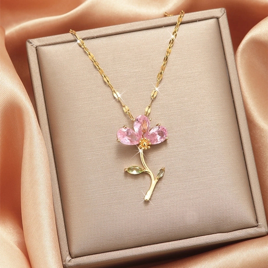 Collar con colgante chapado en oro con incrustaciones de acero de titanio y flor en forma de corazón