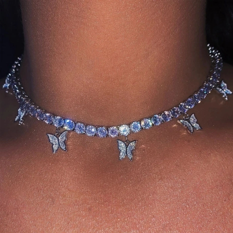 collar de tres capas de aleación simple creativo con mariposa de diamantes de imitación con incrustaciones