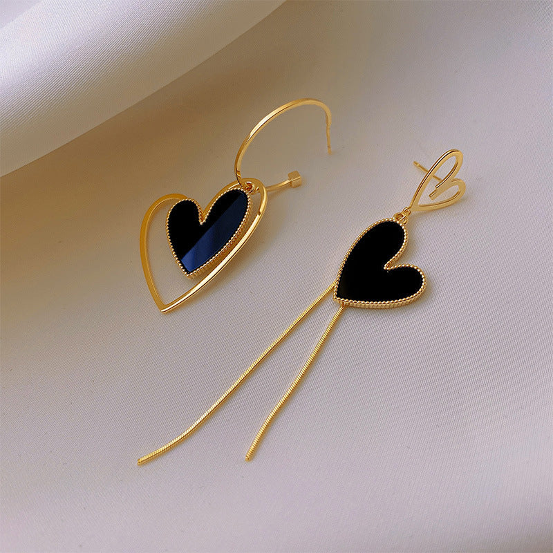 Pendientes de amor con borlas asimétricas