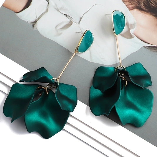 Pendientes colgantes acrílicos con revestimiento de flores de moda