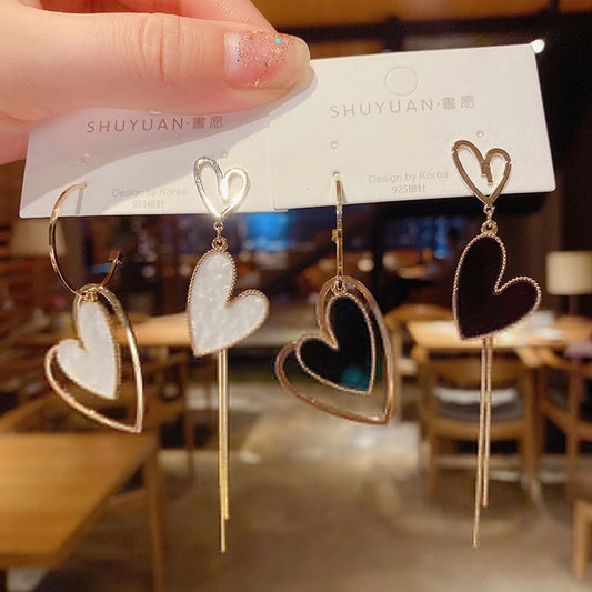 Pendientes de amor con borlas asimétricas