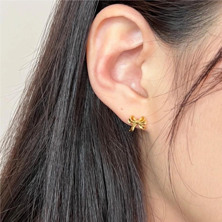 Pendientes chapados en oro de plata esterlina con nudo de lazo de estilo simple