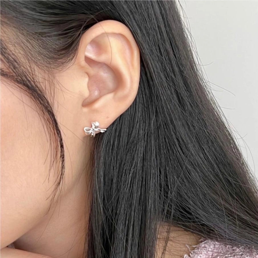 Pendientes chapados en oro de plata esterlina con nudo de lazo de estilo simple