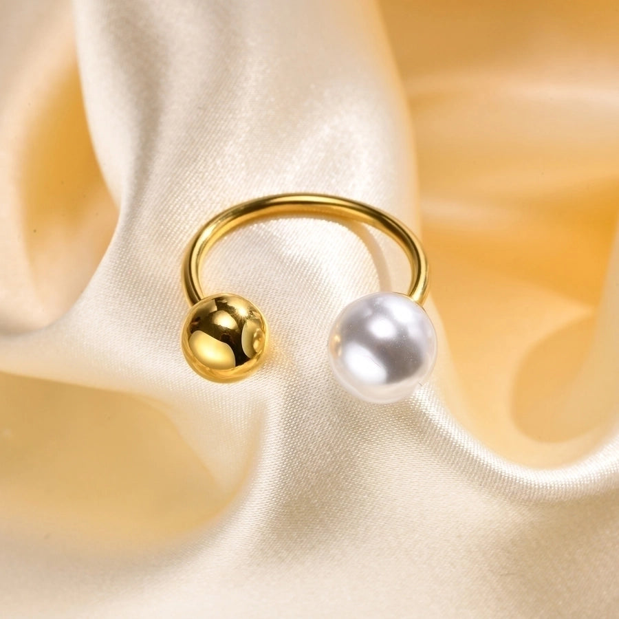 Anillo abierto de perlas artificiales redondas con incrustaciones de chapado en oro de 18 K de acero inoxidable 304
