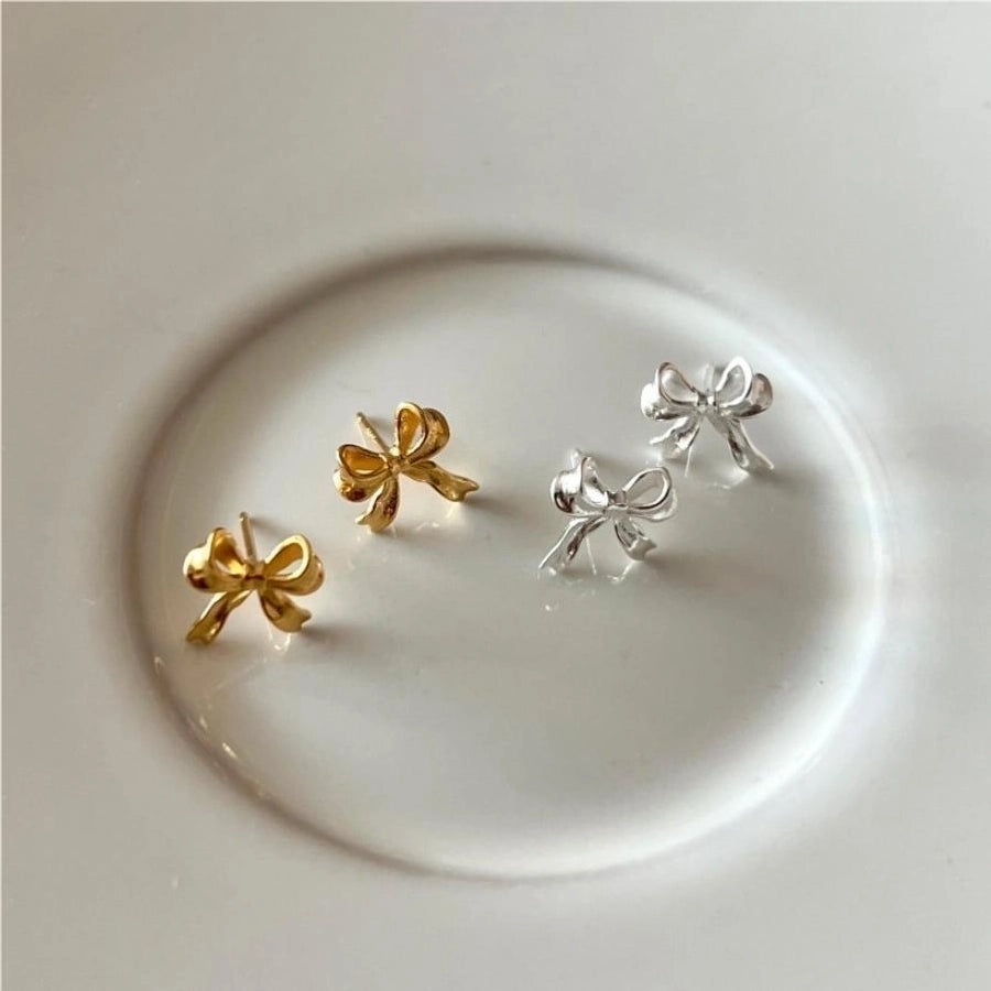 Pendientes chapados en oro de plata esterlina con nudo de lazo de estilo simple